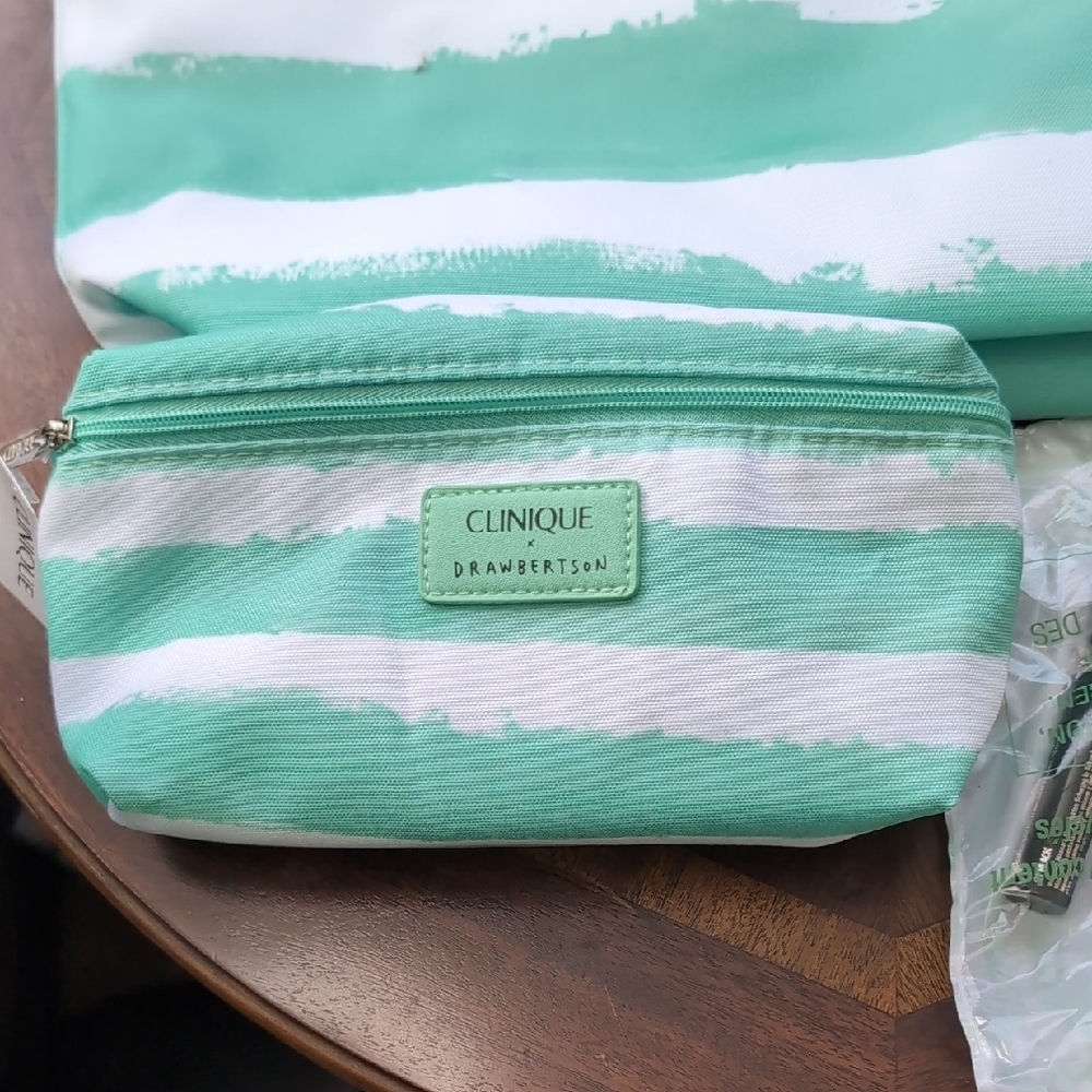 NWT Clinique x Drawbertson Mint Green and White Bag And Makeup Set - Picture 3 of 6